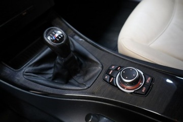 BMW Seria 3 E90-91-92-93 Touring E91 2.0 318d 143KM 2011 BMW 318 Podgrzewane fotele*Jasne skóry*Klima, zdjęcie 14