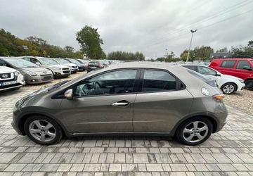 Honda Civic VIII Hatchback 3d 2.2 i-CTDi 140KM 2006 Honda Civic Honda Civic 2.2i-CTDi Executive 2.2 Diesel 140KM, zdjęcie 3