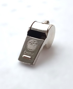 Судейский свисток из серебряного металла, никелированный.