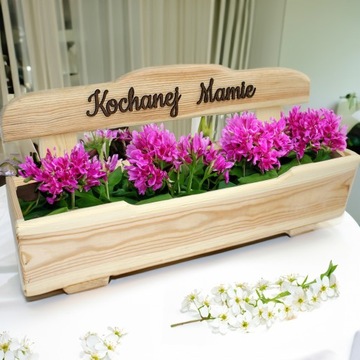 ЭЛЕГАНТНЫЙ ДЕРЕВЯННЫЙ ЦВЕТОЧНЫЙ ГОРШОК С ГРАВИРОВКОЙ ДЛЯ ДОРОГОЙ МАТЕРИ НА ДЕНЬ МАТЕРИ