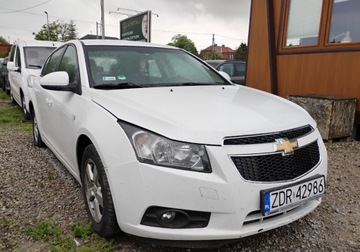 Chevrolet Cruze Sedan 1.8 16V DOHC 141KM 2012 Chevrolet Cruze 2012r, 1.8 Benzyna LPG. Lekko uszkodzony prawy tyl. Jezdz, zdjęcie 1