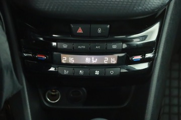 Peugeot 2008 I SUV Facelifting 1.2 PureTech 110KM 2019 Peugeot 2008 1.2 PureTech, Salon Polska, zdjęcie 9