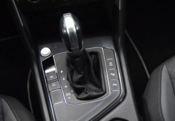 Volkswagen Tiguan II SUV 1.5 TSI EVO 150KM 2018 Volkswagen Tiguan PL Salon _ Automat _ Kamera _ Relingi _ 2 kompl kol 1.5, zdjęcie 25