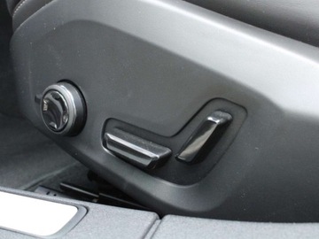 Volvo V60 II  2025 VOLVO V60 T6 AWD Plug-In Hybrid Plus Dark Combi (398 KM) 2025, zdjęcie 5