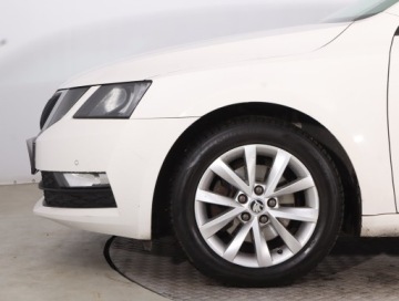 Skoda Octavia III Liftback Facelifting 2.0 TDI 150KM 2019 Skoda Octavia 2.0 TDI, Salon Polska, DSG, Navi, zdjęcie 14