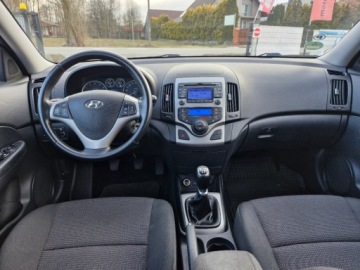 Hyundai i30 I CW Facelifting 1.4 DOHC 109KM 2011 Hyundai i30 Jak nowy 190 tys km z Niemiec pierwszy wlasciciel 1.4 benzyna, zdjęcie 7