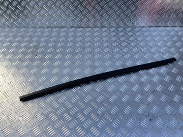 LIŠTA ZHRNUJÍCÍ DVEŘE PRAVÝ PŘEDNÍ OPEL CORSA F