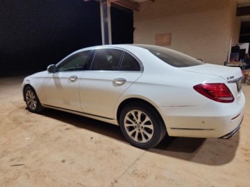 Mercedes Klasa E W213 2019 Mercedes-Benz Klasa E MERCEDES-BENZ E 300 4MATIC 2.0 Benzyna 244KM, zdjęcie 5