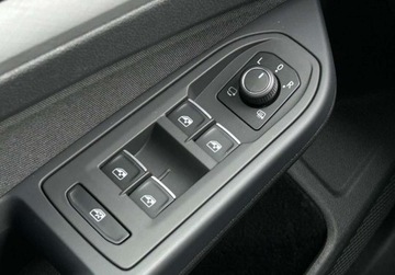 Volkswagen Golf VIII Hatchback 1.5 TSI EVO 130KM 2021 Volkswagen Golf Life Pakiety, ACC, Podgrzewane fotele, Podgrzewana kierow, zdjęcie 18