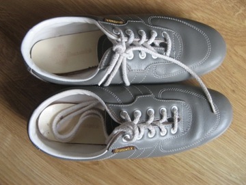 Оригинальный набор аксессуаров: бейсбольный мяч и т. д.