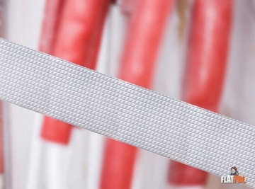 ПРОЧНАЯ КЛЕЙКАЯ ЛЕНТА, ВОДОНЕПРОНИЦАЕМАЯ И ОГНЕУСТОЙЧИВАЯ.