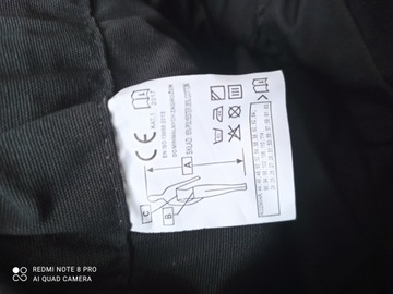 Классический комплект одежды: брюки, толстовка и куртка.