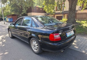 Audi A4 B5 Sedan 1.6 i 101KM 1998 Audi A4 Limousine Zarejestrowany - benzyna - 1,6 - 101 KM 1.6 Benzyna 101KM, zdjęcie 4