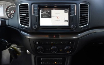 Volkswagen Sharan II Van Facelifting 2.0 TDI SCR 150KM 2017 Volkswagen Sharan Bezwypadkowy Serwisowany 1-Wlasciciel Navi Kamera Pdc Ra, zdjęcie 14
