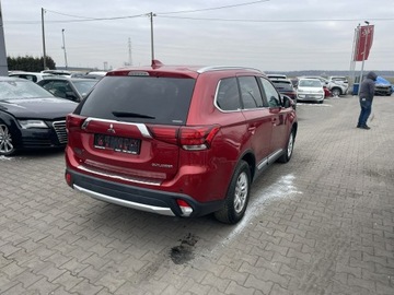Mitsubishi Outlander III 2018 Mitsubishi Outlander 4x4 Klimatronik Kamera 7 os.