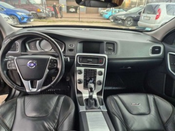 Volvo V60 I Kombi Facelifting 2.0 D3 DRIVE-E 150KM 2016 Volvo V60 Volvo V60 Ocean Race Edition 2,0 Diesel Zamiana 2.0 Diesel 150KM, zdjęcie 10