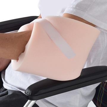 2 накладки для пяток, наполненные мягкой губкой.