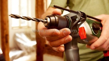 УДАРНАЯ ДРЕЛЬ BOSCH 900 Вт
