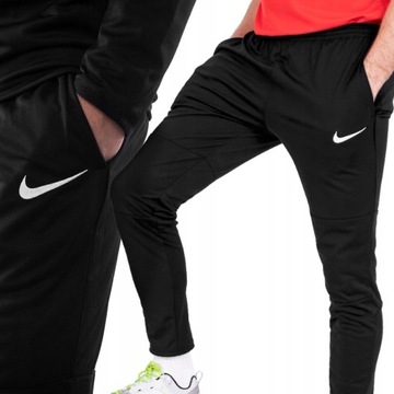 Spodnie dresowe Nike BV6877-010 r. L