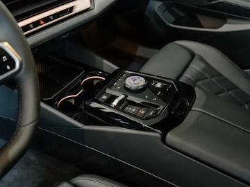 BMW Seria 5 G90-91 Touring 2.0 520d 197KM 2025 BMW Seria 5 520d xDrive Sport Sedan 2.0 (197KM) 2025, zdjęcie 11