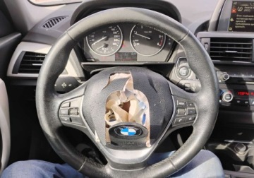 BMW Seria 1 F20-F21 Hatchback 5d 116d 116KM 2015 BMW Seria 1 2015r, 2.0 Diesel. Uszkodzony prawy przod. Jezdzi. 2.0 Diesel, zdjęcie 10