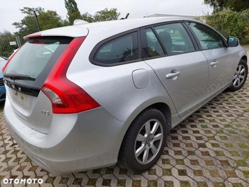 Volvo V60 I Kombi Facelifting 2.0 D3 136KM 2014 Volvo V60 I (2011 - 2018) 2.0 D3 5R bezwypadkowy, zdjęcie 6