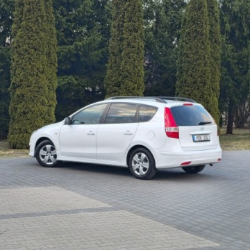 Hyundai i30 I CW Facelifting 1.4 DOHC 109KM 2011 Hyundai i30 1.4 Benzyna Blue Classic Manual 109KM, zdjęcie 17