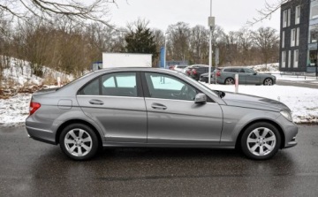 Mercedes Klasa C W204 Limuzyna 3.5 350 4MATIC 306KM 2012 Mercedes-Benz Klasa C 3,5 (306KM) 2012 r. Lift Automat 4Matic 3.5 Benzyna, zdjęcie 3