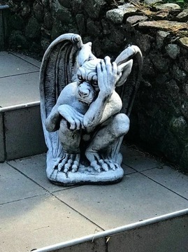 Figura betonowa ogrodowa Gargulec