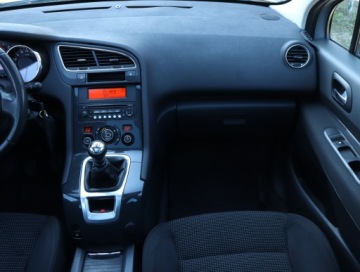 Peugeot 5008 I Minivan 2.0 HDi FAP 150KM 2011 Peugeot 5008 2.0 HDI, 7 miejsc, Klima, zdjęcie 7