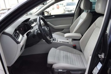 Volkswagen Passat B8 Variant Facelifting 1.5 TSI EVO 150KM 2022 Volkswagen Passat Variant SalonPL 1.5 TSI 150KM DSG Combi HAK Elegance pod, zdjęcie 28