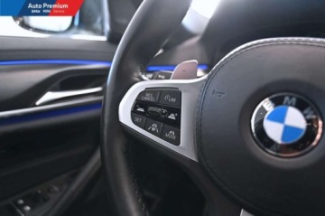 BMW Seria 5 G30-G31 Limuzyna Facelifting 3.0 540i 333KM 2023 BMW Seria 5 540i xDriveFV23Adaptacyjny Reflektor LEDM Kierownica Skorzana, zdjęcie 4