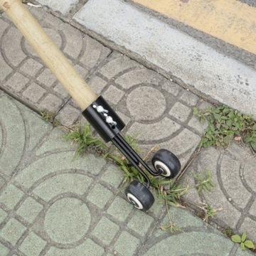 Инструмент для удаления сорняков (КОСА), травы и мха из стыков брусчатки.