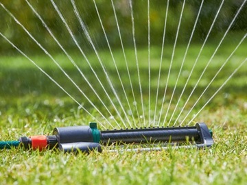 КОЛЕБЛЯЮЩИЙСЯ СПРИНКЕР ДЛЯ САДОВ PARKSIDE