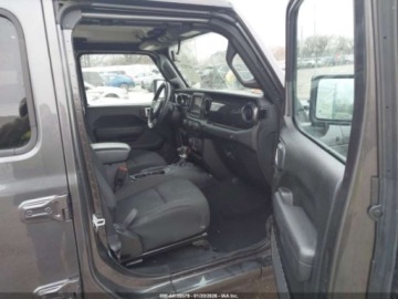 Jeep Gladiator 2022 Jeep Gladiator Altitude 2022 3.6 Benzyna 285KM, zdjęcie 9