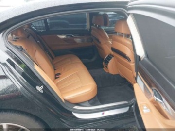 BMW Seria 7 G11-G12 2016 BMW Seria 7 2016 BMW 750I XDRIVE 4.4 Benzyna 445KM, zdjęcie 7