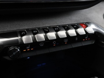 Peugeot 3008 II Crossover Facelifting  1.2 PureTech 130KM 2021 Peugeot 3008 automat full LED skóra el. fotele z, zdjęcie 27