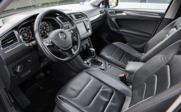 Volkswagen Tiguan II SUV 2.0 TDI BlueMotion Technology 240KM 2017 Volkswagen Tiguan 2.0BITdI 270KM R-line Fulll 4x4 Virtual Pano Camera Sko, zdjęcie 1