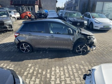 Toyota Yaris III Hatchback 5d Facelifting 2017 1.5 Hybrid 100KM 2020 Toyota Yaris Automat Hybryda Klimatronik Kamera, zdjęcie 3