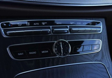 Mercedes Klasa E W213 All-Terrain 2.0 220d 194KM 2018 Mercedes-Benz Klasa E E 220D 9 g tronic AUTOMAT 195KM LED perfekcyjny, zdjęcie 34