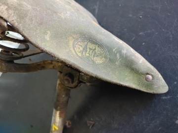 STARY ZABYTKOWY POLSKI ROWER PRL SIEDZENIE LOGO