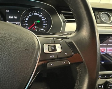 Volkswagen Passat B8 Variant 2.0 TDI BlueMotion SCR 150KM 2018 Volkswagen Passat R Line B8 grzane fotele i kierownica kamera hak, zdjęcie 12