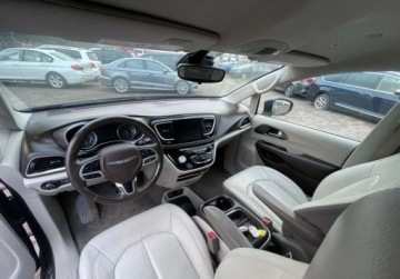 Chrysler Pacifica II 2018 Chrysler Pacifica 2018 Chrysler Pacifica kamery 360 auto w Polsce po akcyz, zdjęcie 9