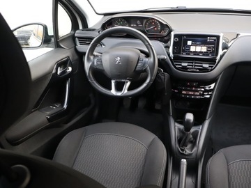 Peugeot 208 I Hatchback 5d Facelifting 1.2 PureTech 82KM 2019 Peugeot 208 1.2 PureTech, Salon Polska, zdjęcie 6