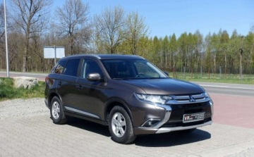 Mitsubishi Outlander III 2017 Mitsubishi Outlander 2.2DI-D 150KM 4WD 4x4 7osobowy Xenony Nawigacja Grzan, zdjęcie 2