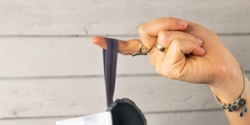 Подарок механику – быстросохнущее полотенце.