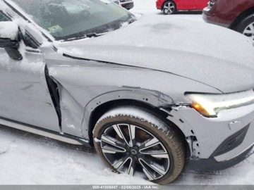 Volvo V60 II  2023 Volvo V60 Cross Country B5 Ultimate 2023 2.0l 2.0 Benzyna 247KM, zdjęcie 7