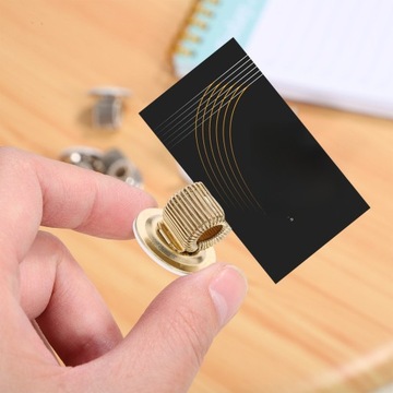 МЕТАЛЛИЧЕСКИЙ ДЕРЖАТЕЛЬ ДЛЯ КАРАНДАШЕЙ ДЛЯ КОМПАКТНОЙ РУЧКИ