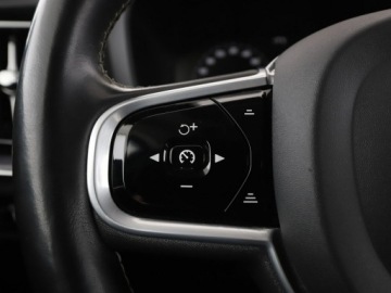 Volvo V60 II  Kombi 2.0 D4 190KM 2020 Volvo V60 2.0 D4 Automat AWD Momentum Pro Navi, zdjęcie 30