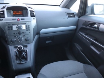 Opel Zafira B 1.9 CDTI ECOTEC 150KM 2006 Opel Zafira 1.9 CDTI, 7 miejsc, HAK, Klima, zdjęcie 7